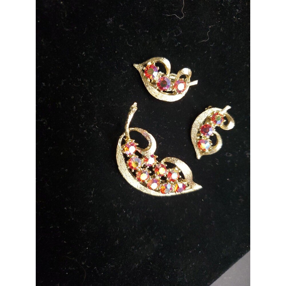 Vintage Gold Tone Pink Aurora Borealis Rhinestone Leaf Brooch Clip Earring Set